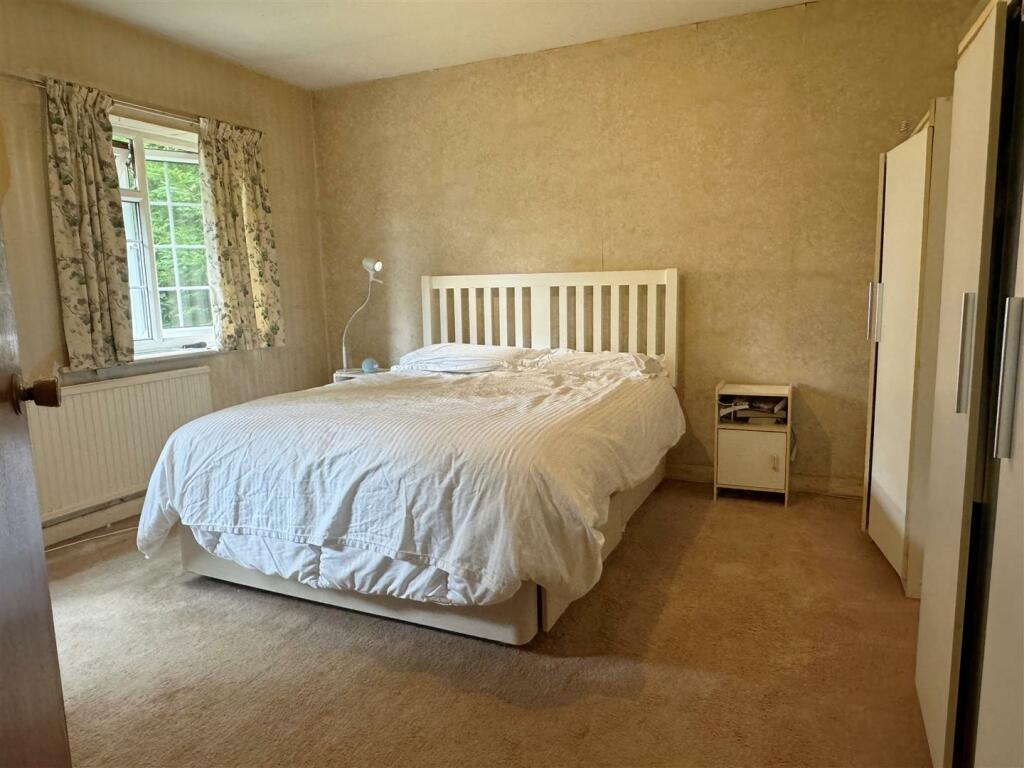 Bed 1.JPG