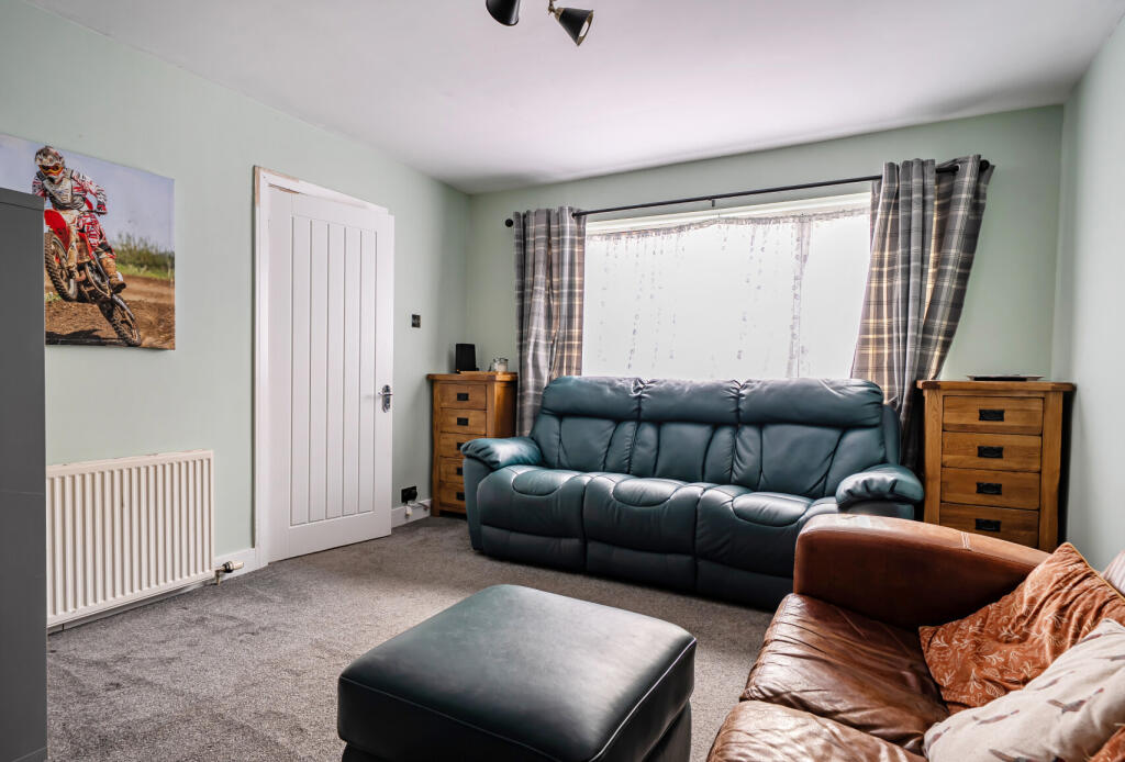 1374619-17-690b77...