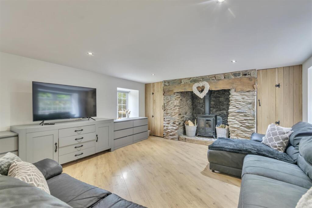 Lounge/ Dining Room