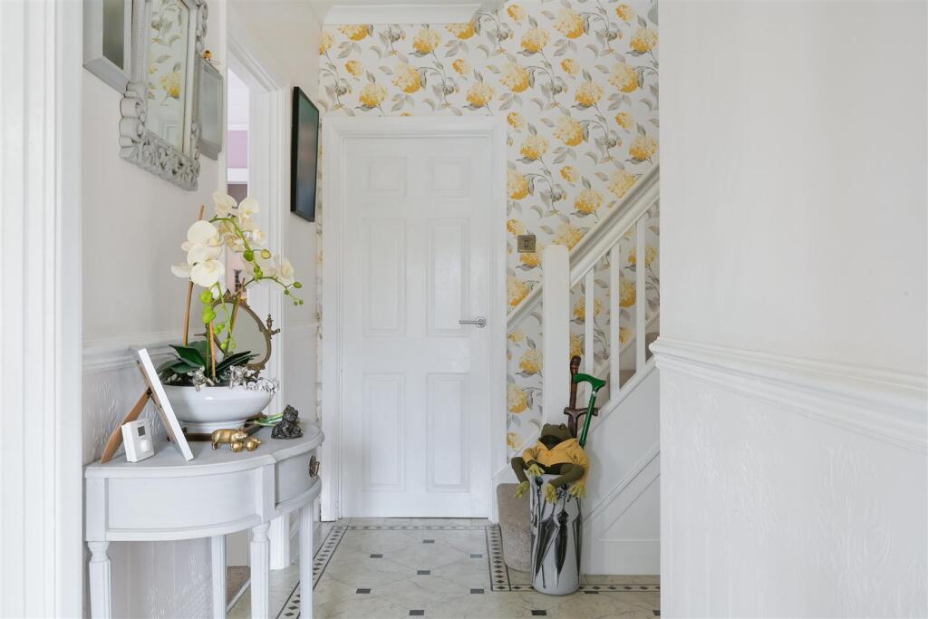 JOSEPHINE CLOSE (22).jpg