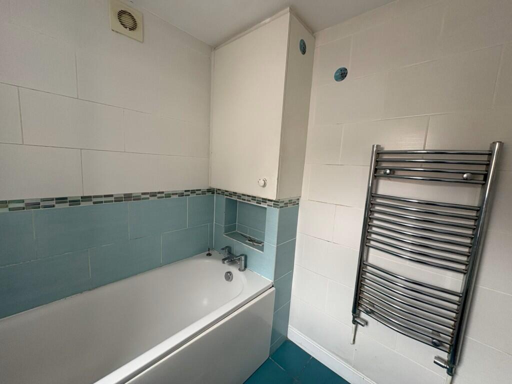 26 Esdelle Street - 250819 - Bathroom - 3 T202508191320.jpeg