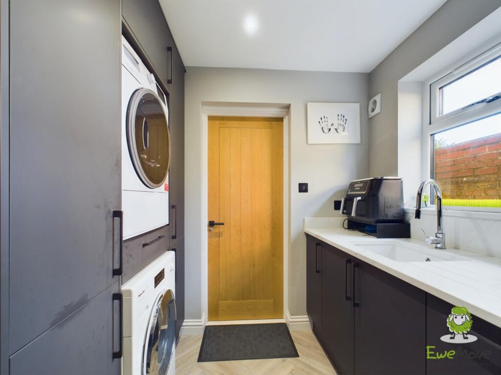 CAM03778G0-PR0171-STILL037