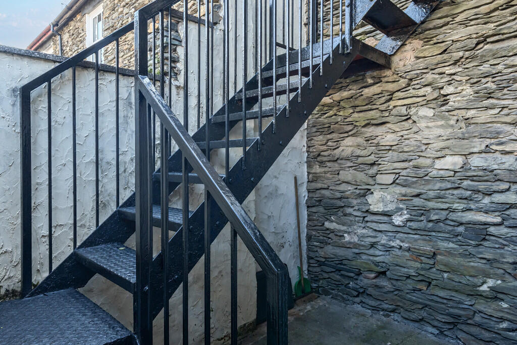 External stairwel...