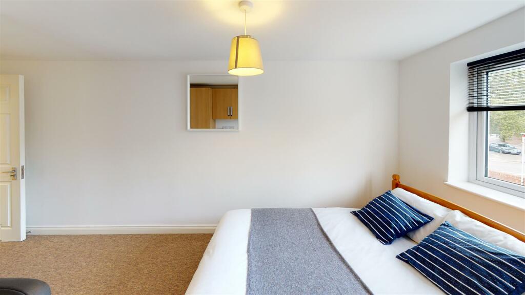 8-Montgomerie-Rd-Portsmouth-Bedroom (4).jpg