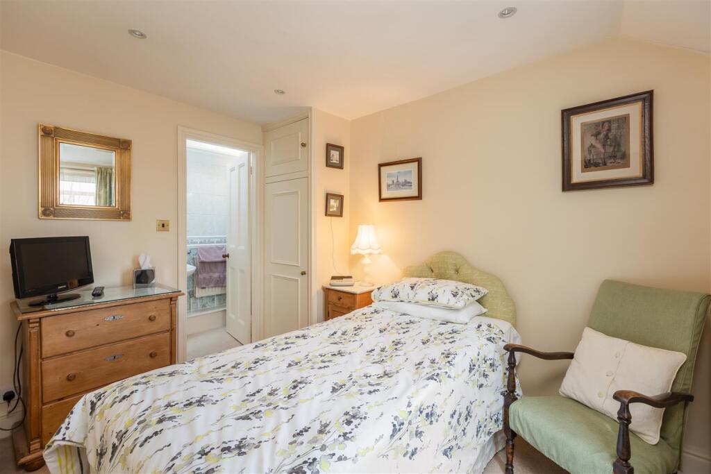Rockery Cottage Bedroom 4-1.jpg