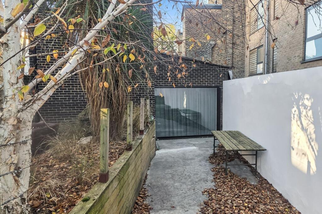 46a Rainham Road, Kensel Green, London NW10 5DG