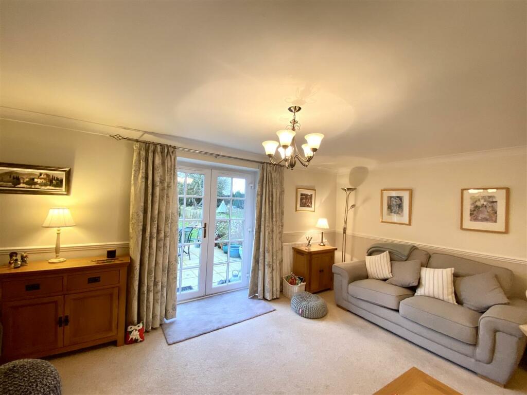 LIVING/DINING ROOM