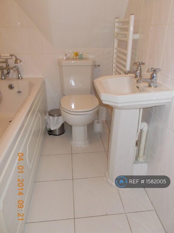  Master Bedroom En-Suite