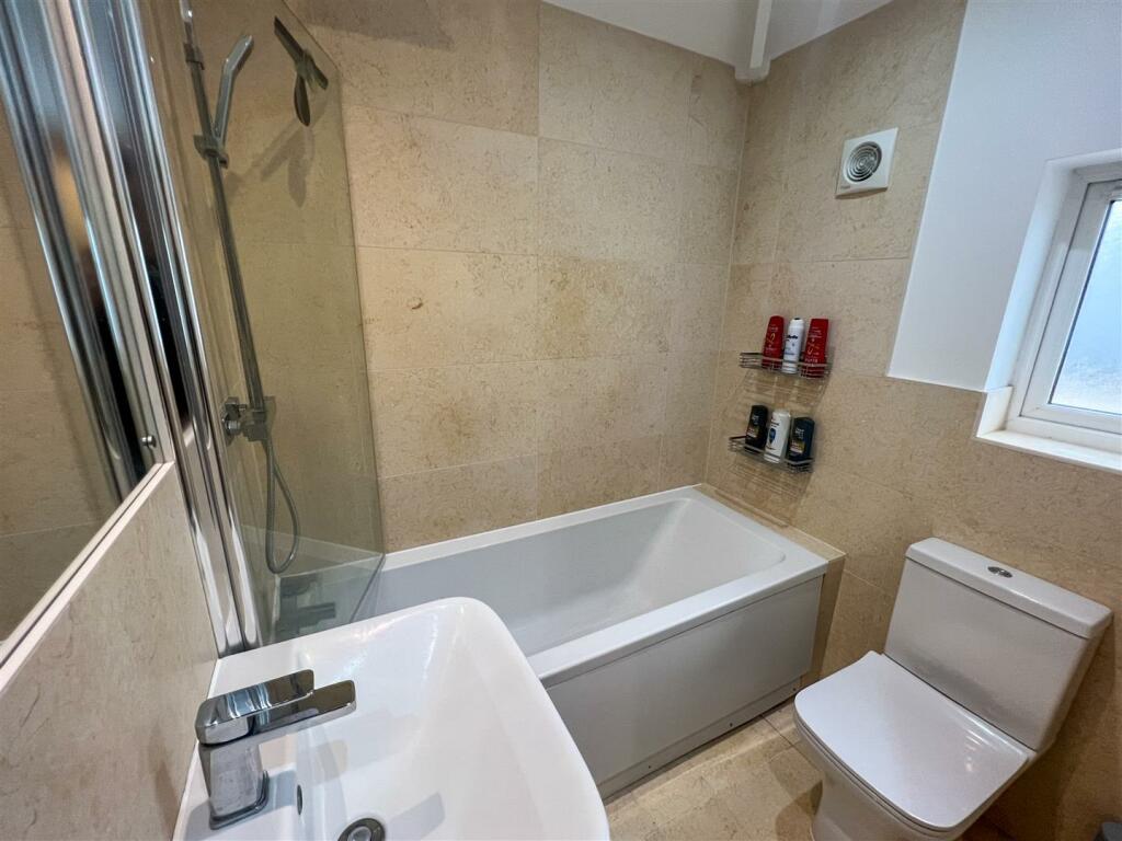 Bathroom.JPG