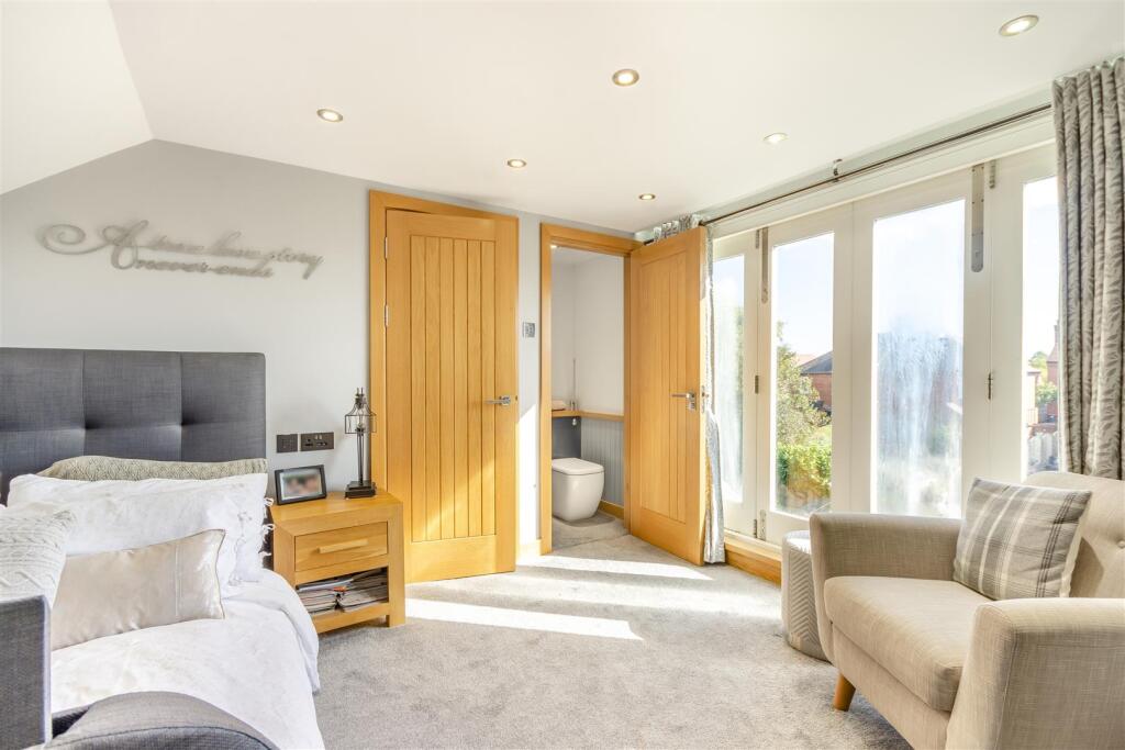 8666143-interior32.jpg