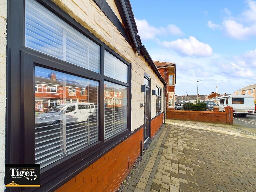 CAM02176G0-PR0473...