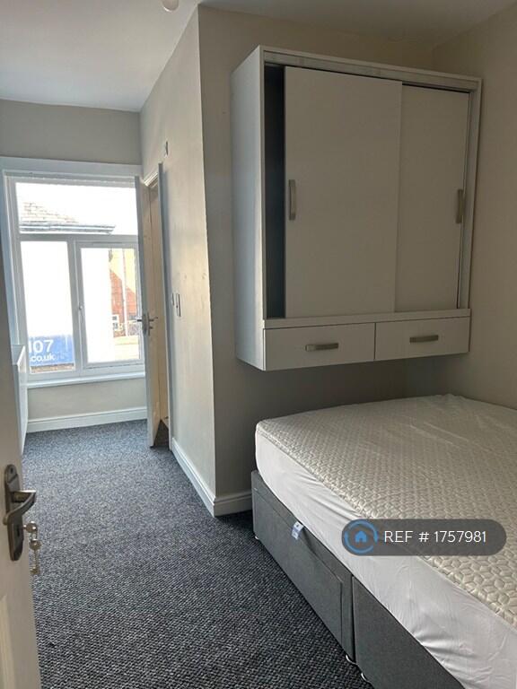 Single En Suite Room