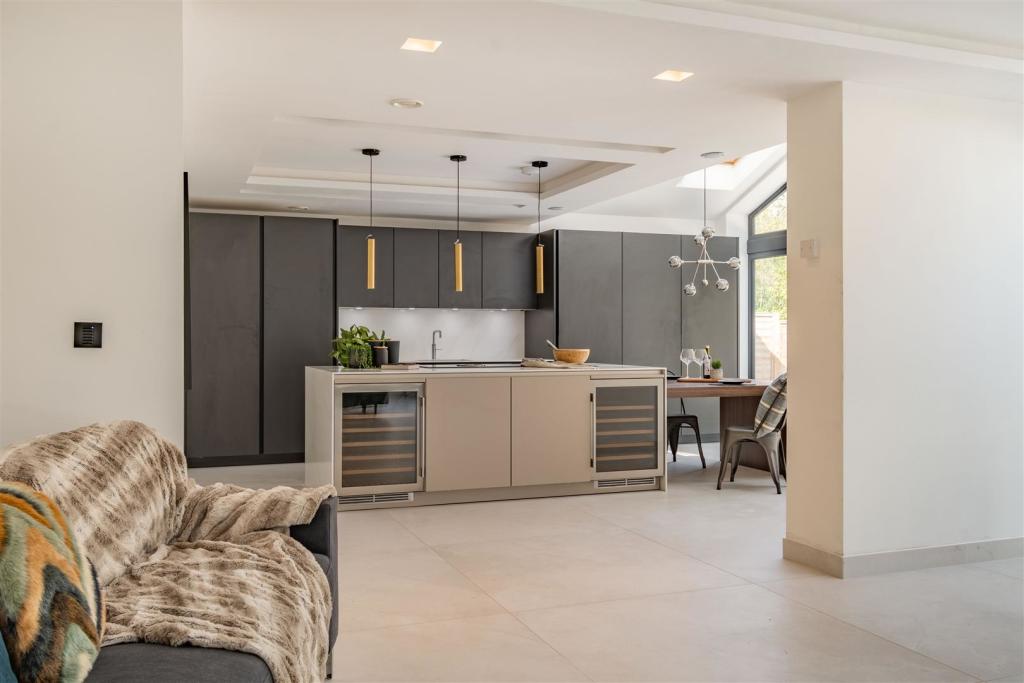 8496053-interior36.jpg