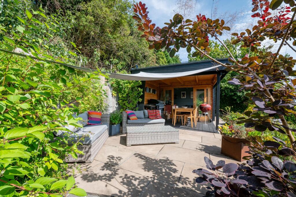 SUMMER HOUSE