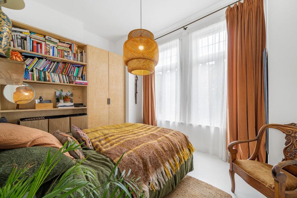 Bedroom 1.jpg