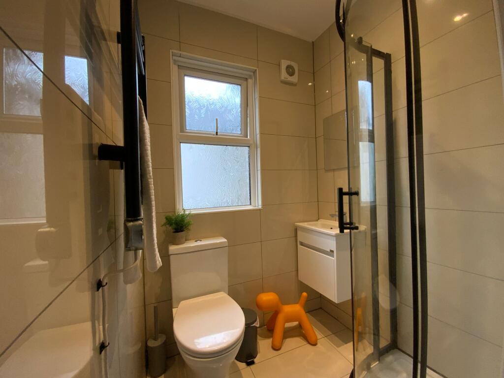 Ensuite Bedroom 4