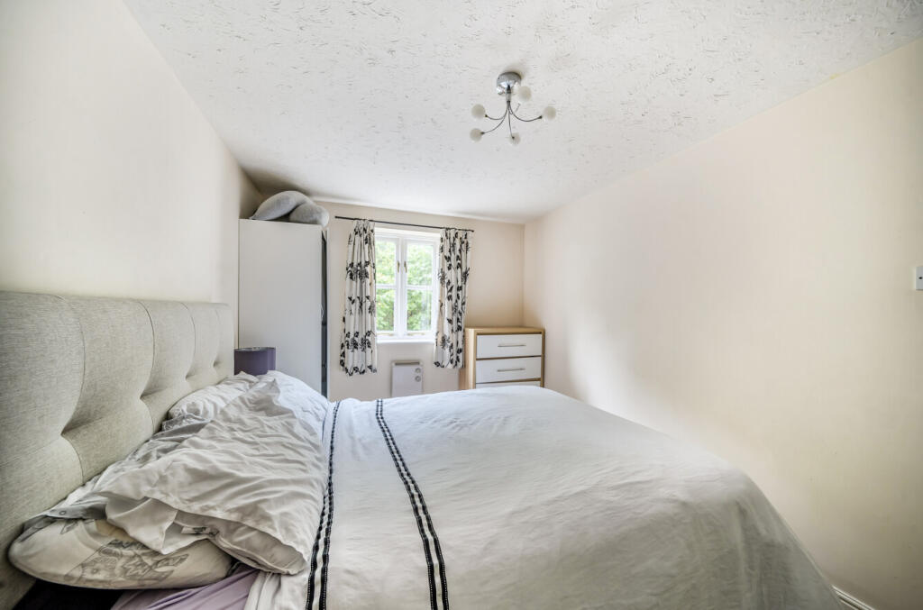 1346136-9-68b1c93...