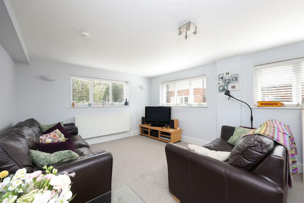 Owners Lounge (1).JPG