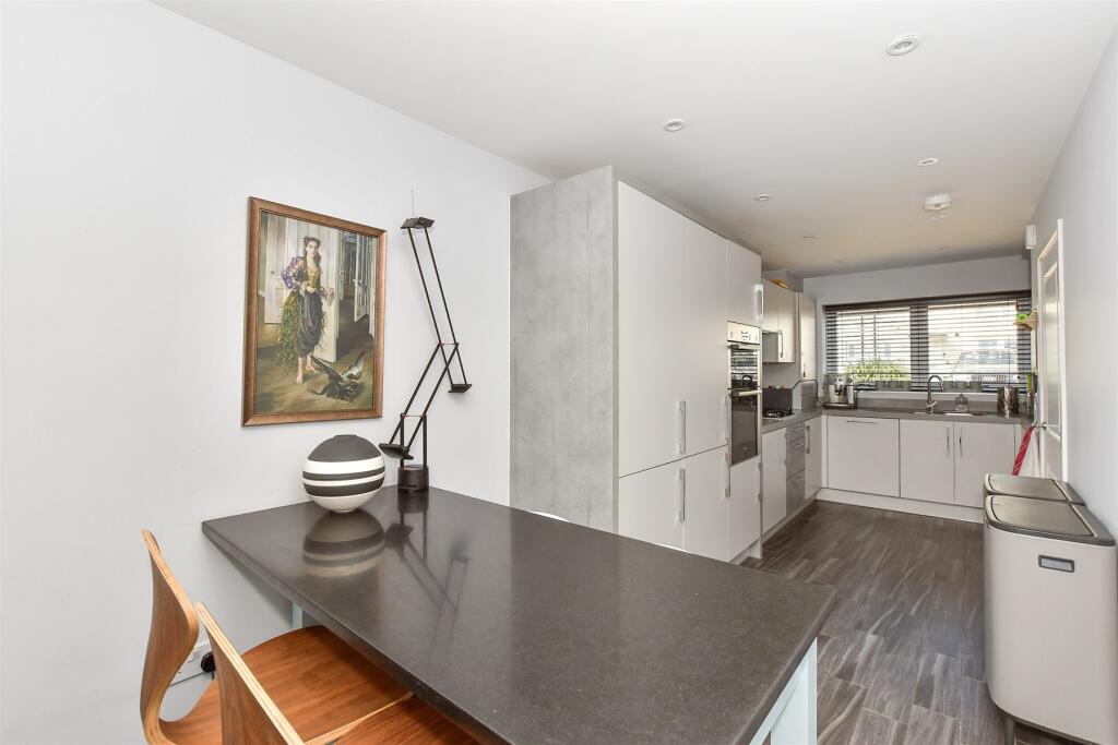 Kitchen/ Breakfast Room