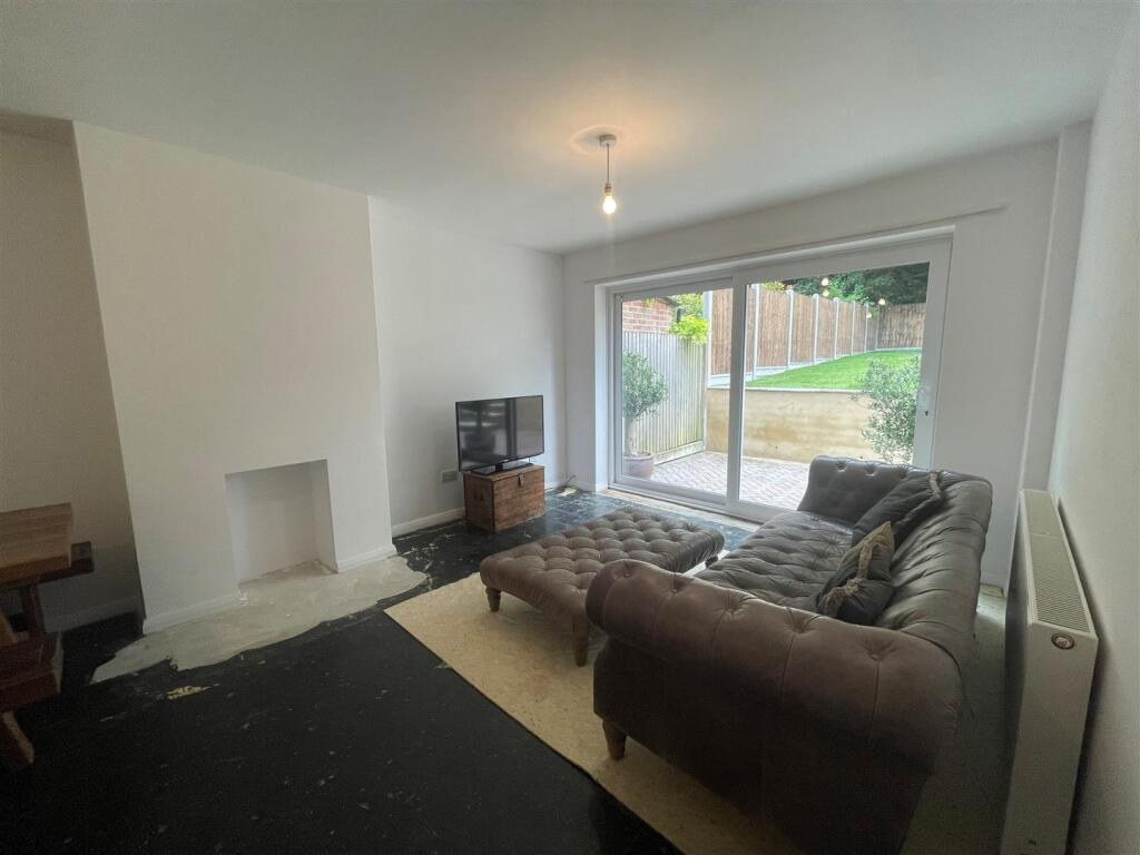 Lounge 3.jpg