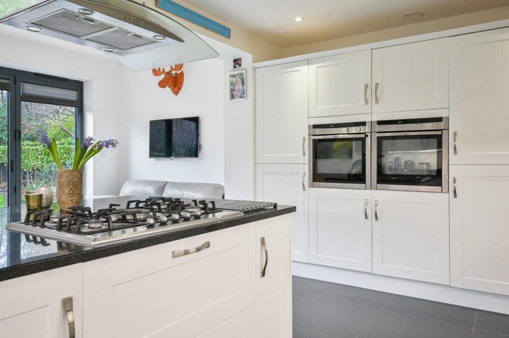 VERNON WALK, - (6).jpg