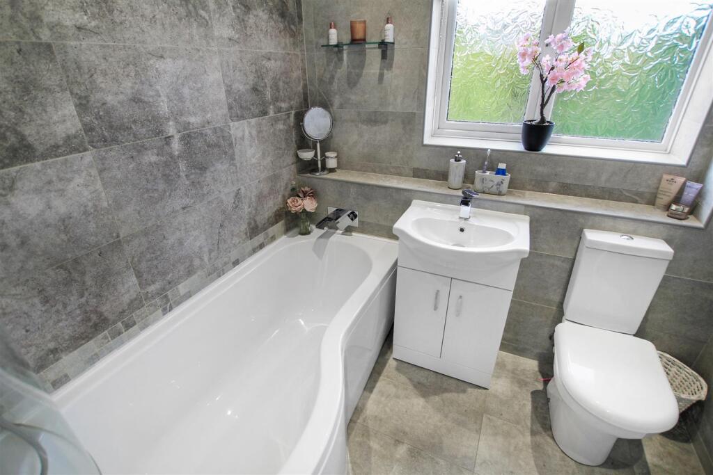 Family Bathroom/WC