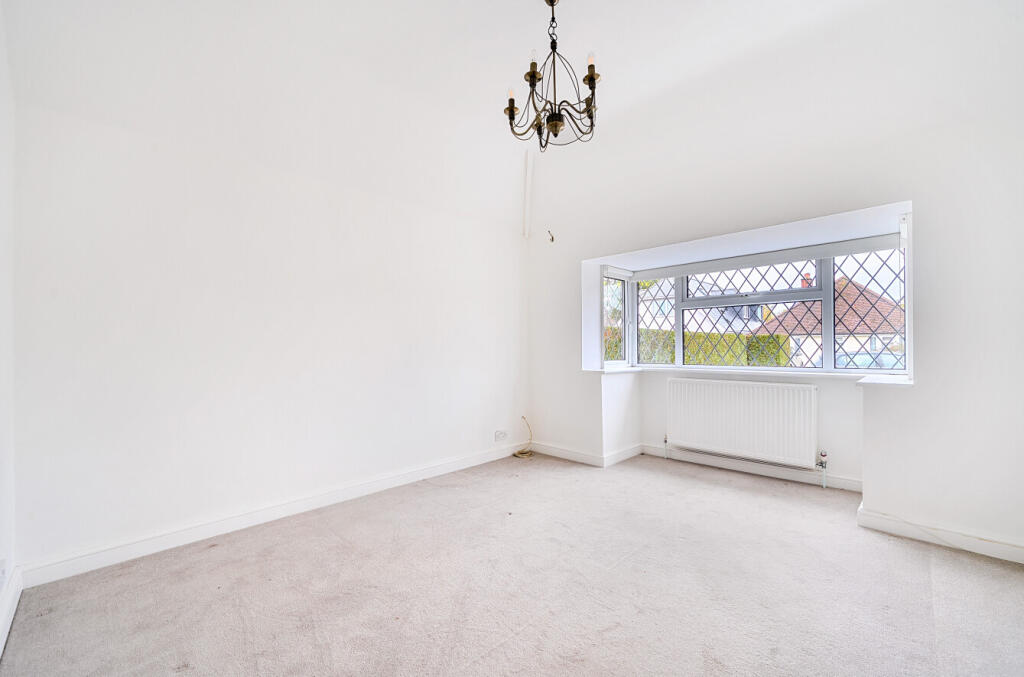 1372385-4-68f9ee6...