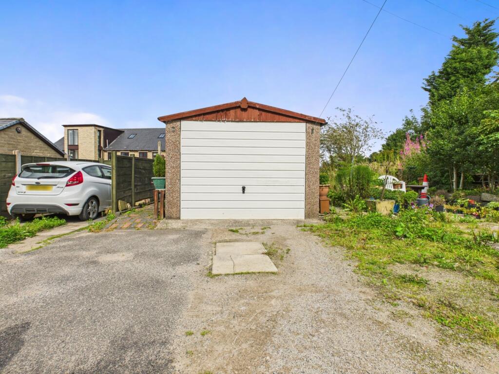 CAM03729G0-PR0107-STILL030