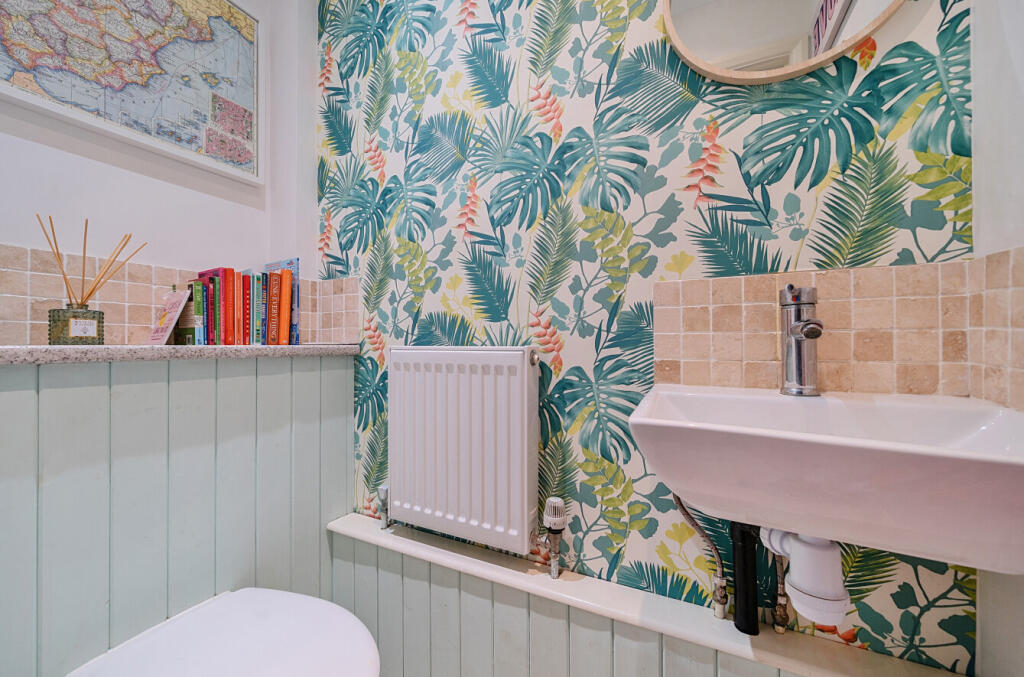 1294603-3-682af48...