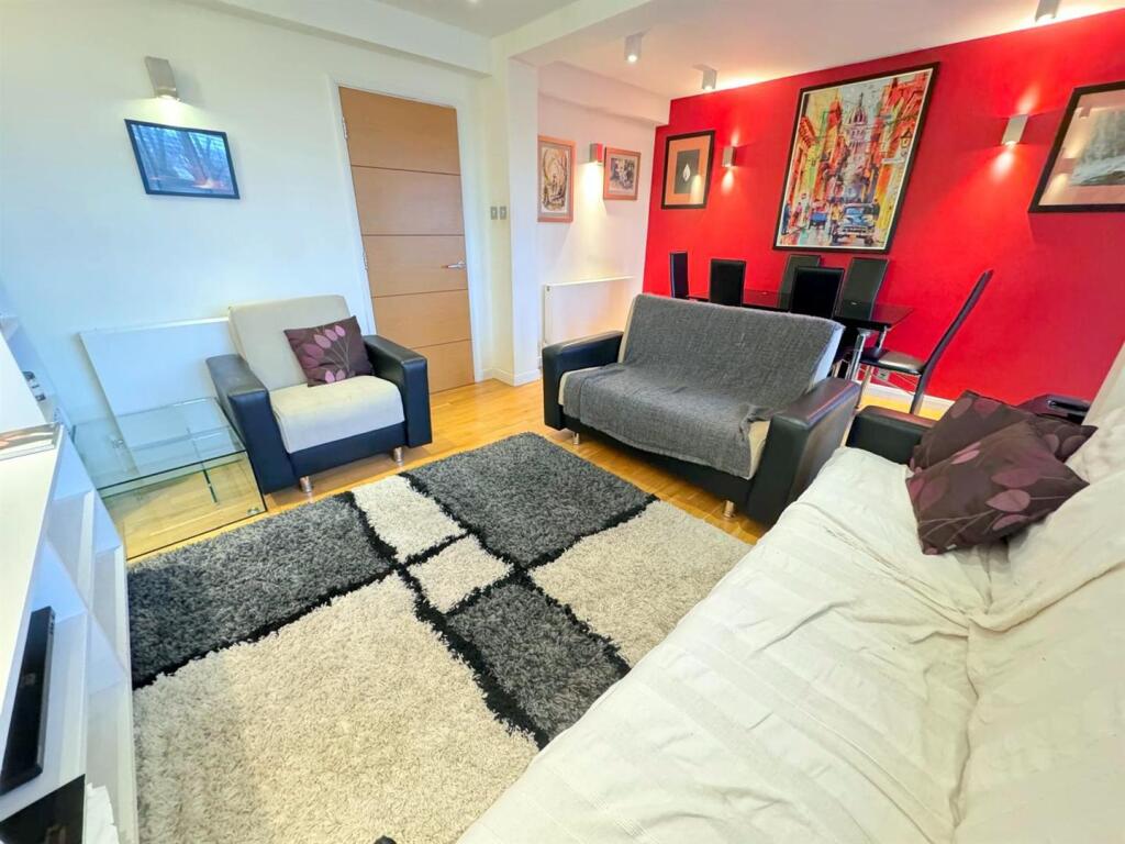 3 Bed for sale, Buy in Lonond, NW11 - Maxwellprope