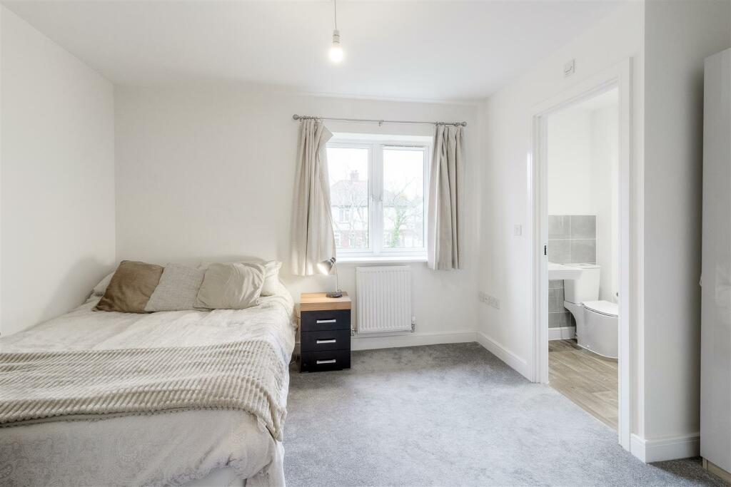 38 Sparrowdale Close, Grendon