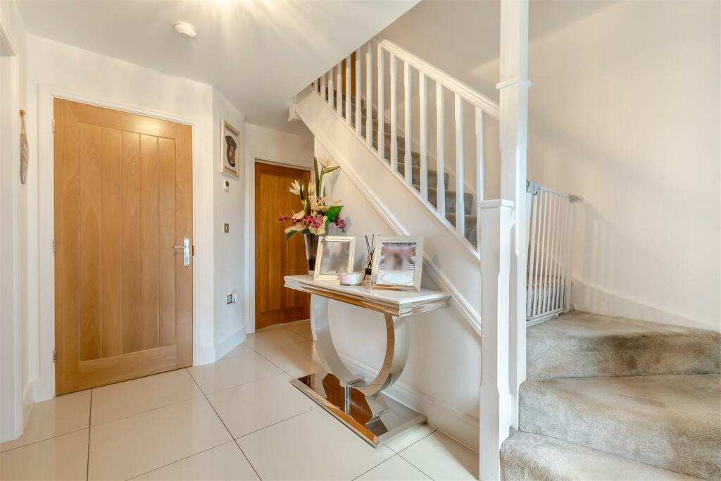 8611011-interior36.jpg