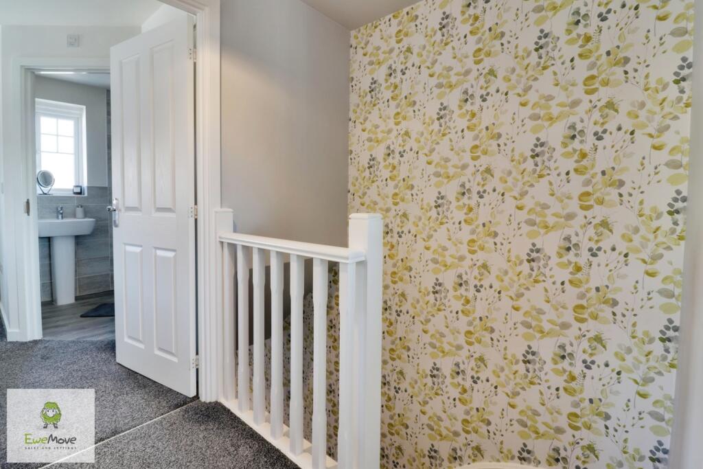 Landing - EweMove Cannock