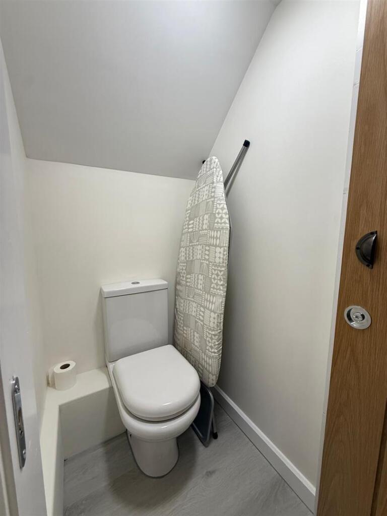 toilet_.jpg