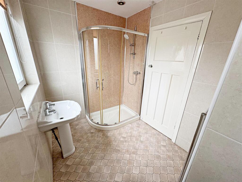 SHOWER ROOM