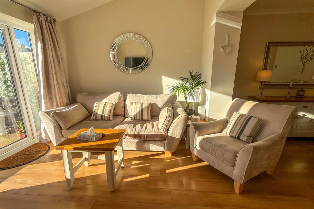 Open Sunroom / Dinin