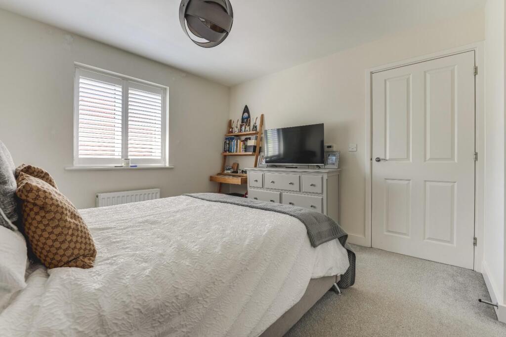 15 Binyon Way-2.jpg
