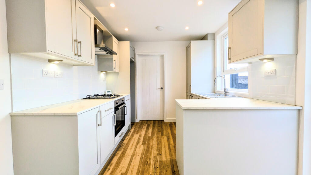 PXL_20251124_121609587.MP~2