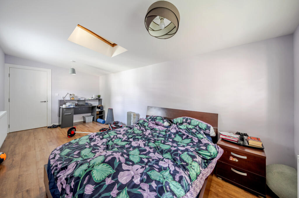 1348934-5-68b9a9e...