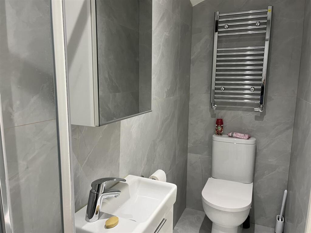 GF Bathroom 1.JPG