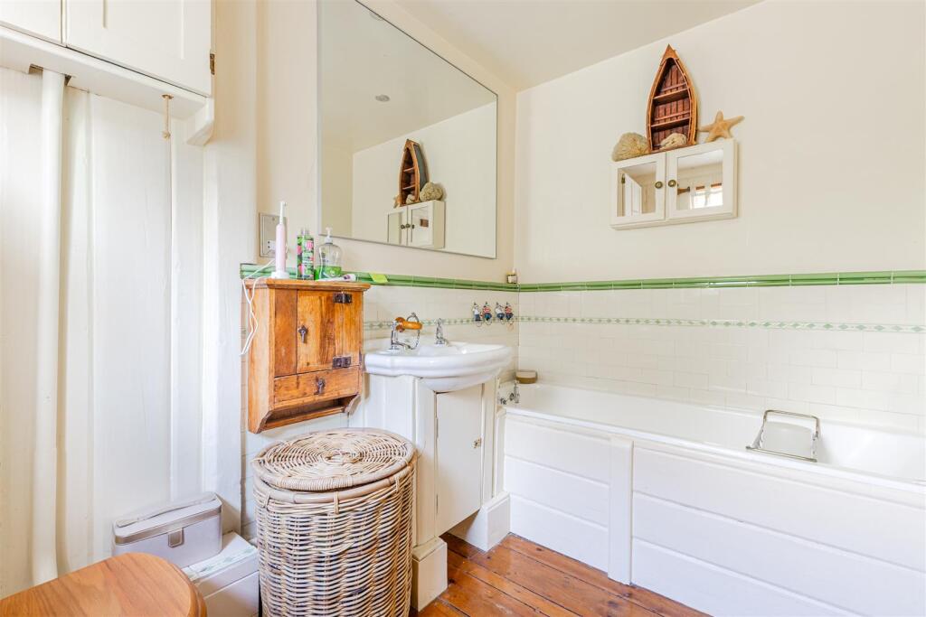A23 - 9 Broad Park, Dartmouth - 250924.jpg
