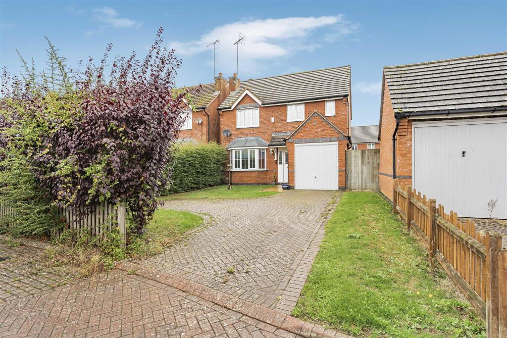 16 Iron Duke Close
