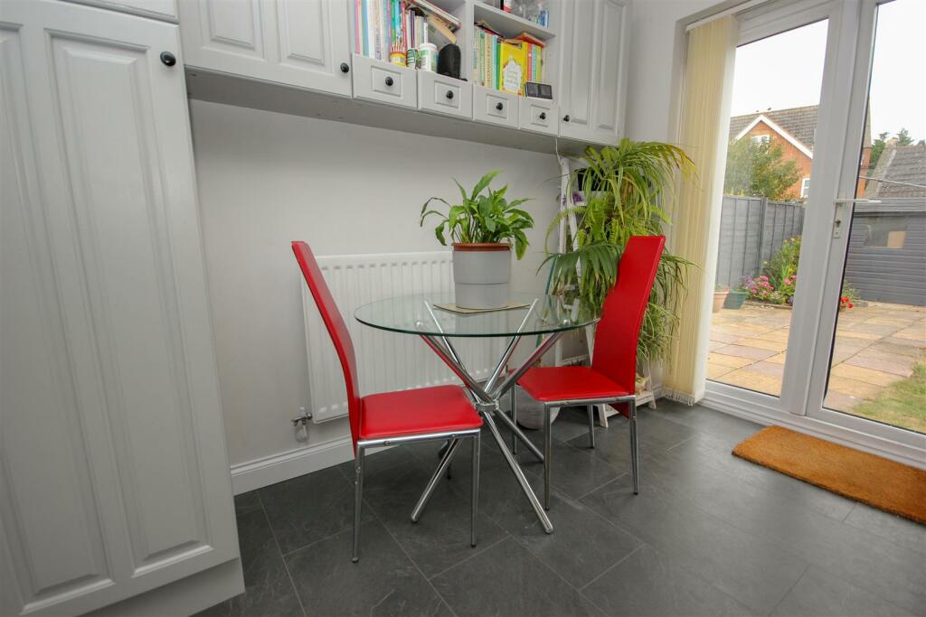 Breakfast Area.jpg