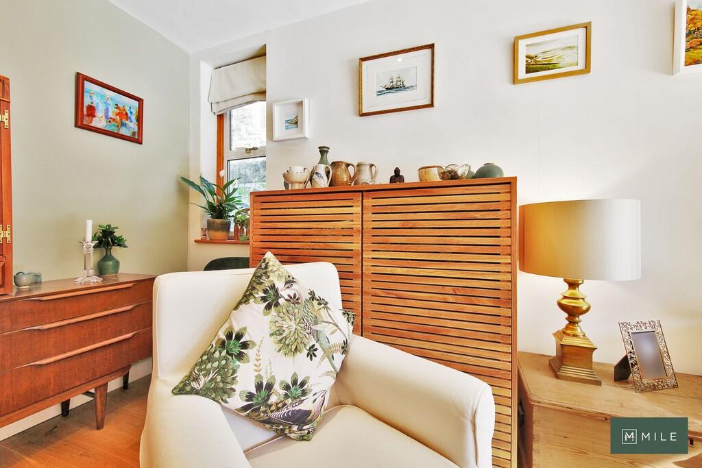 Flat A, 11 Bramst...