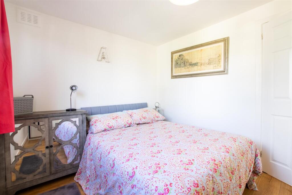 Bed 3.jpg