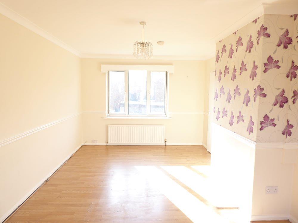 30 NORBY ESTATE - SITTING ROOM.JPG