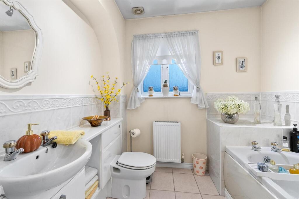 Argyll Avenue, Dumbarton G82 3NS