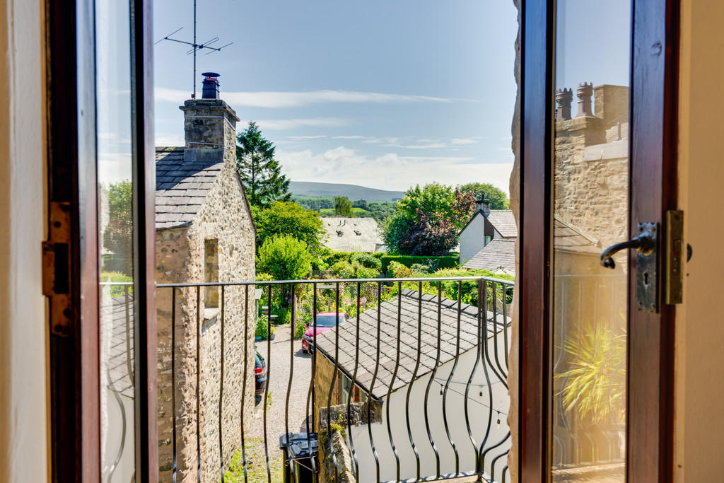 Juiliet Balcony