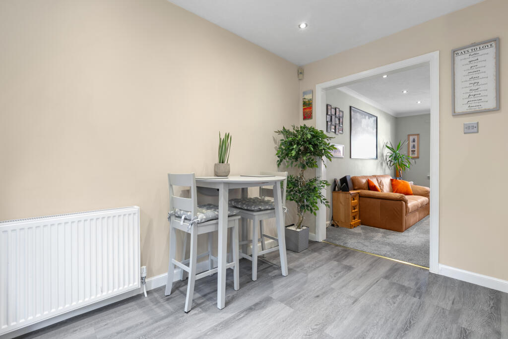 Kitchen/ Dining Room