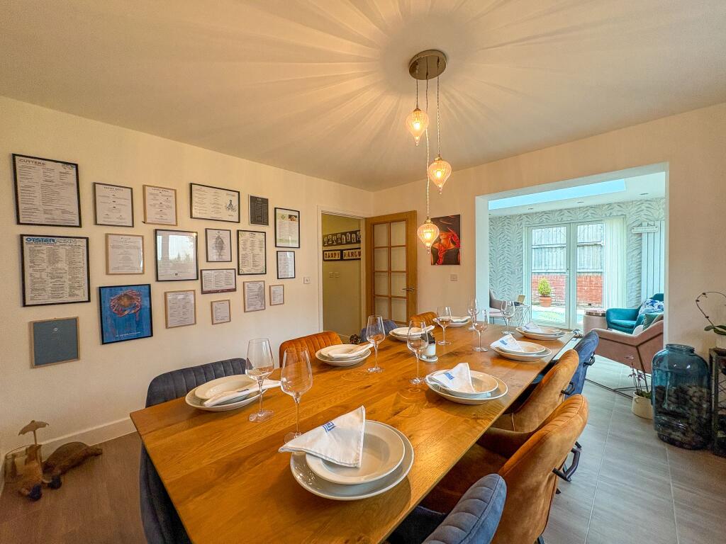 Dining Room/Bedroom 4
